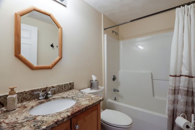 28 Hampden Ave, Burlington, MA 01803