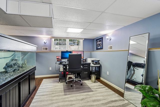28 Hampden Ave, Burlington, MA 01803