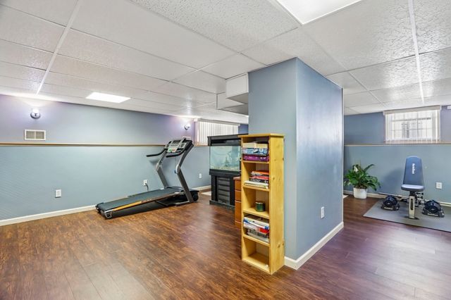 28 Hampden Ave, Burlington, MA 01803