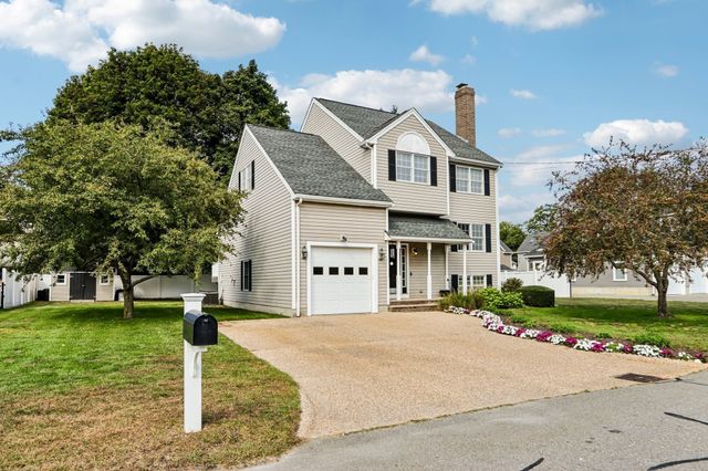 28 Hampden Ave, Burlington, MA 01803