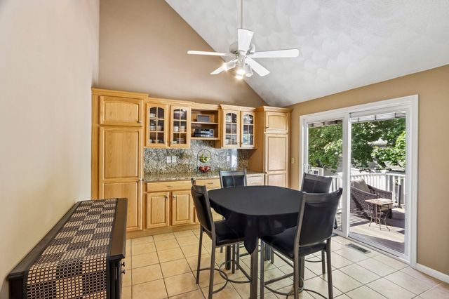 28 Hampden Ave, Burlington, MA 01803