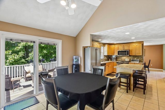 28 Hampden Ave, Burlington, MA 01803