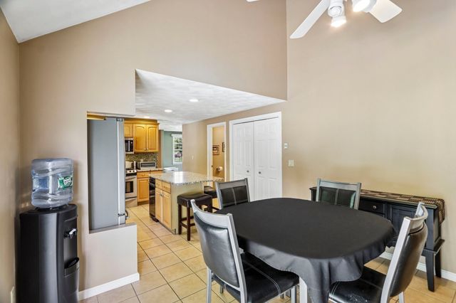 28 Hampden Ave, Burlington, MA 01803