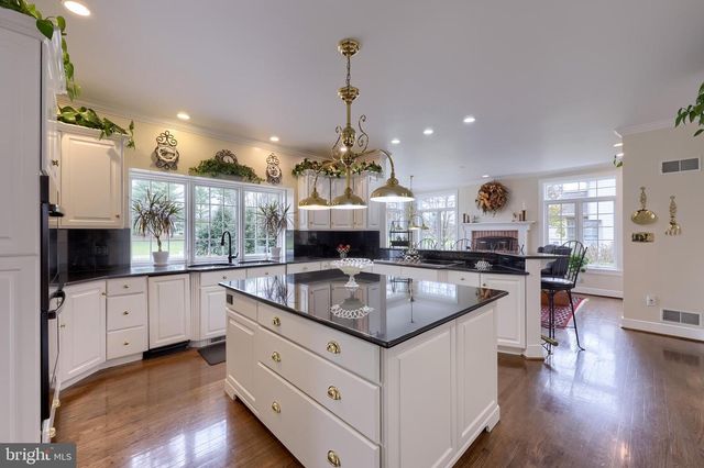 78 OAKHILL DR, Lititz, PA 17543