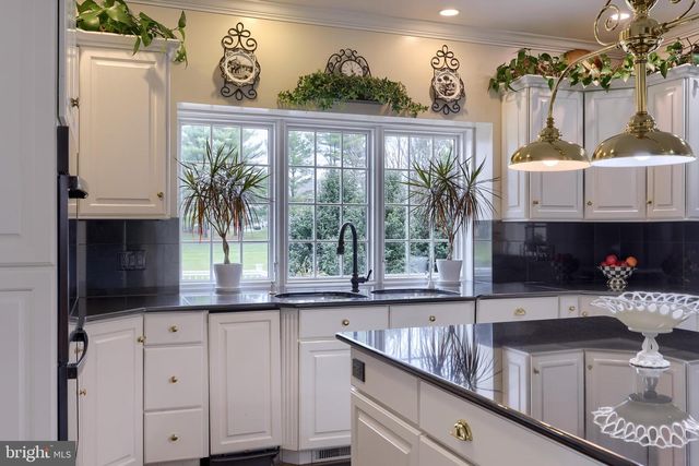 78 OAKHILL DR, Lititz, PA 17543