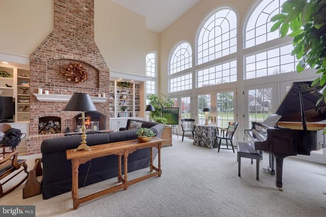 78 OAKHILL DR, Lititz, PA 17543