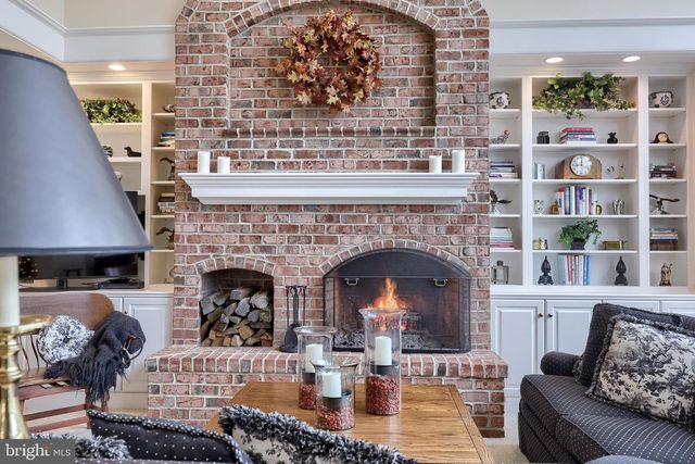 78 OAKHILL DR, Lititz, PA 17543