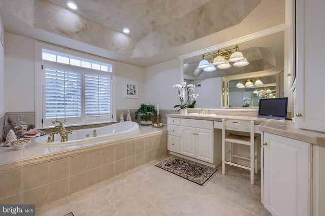 78 OAKHILL DR, Lititz, PA 17543