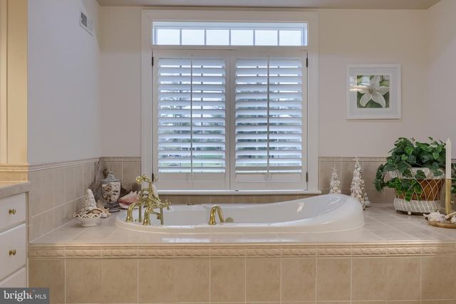 78 OAKHILL DR, Lititz, PA 17543