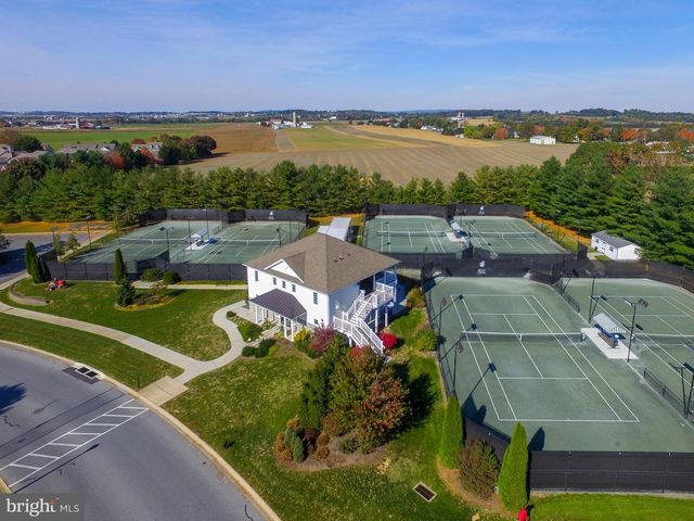 78 OAKHILL DR, Lititz, PA 17543