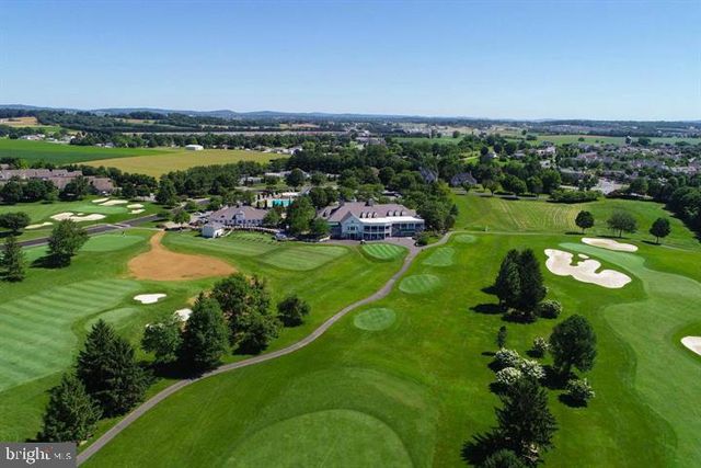 78 OAKHILL DR, Lititz, PA 17543