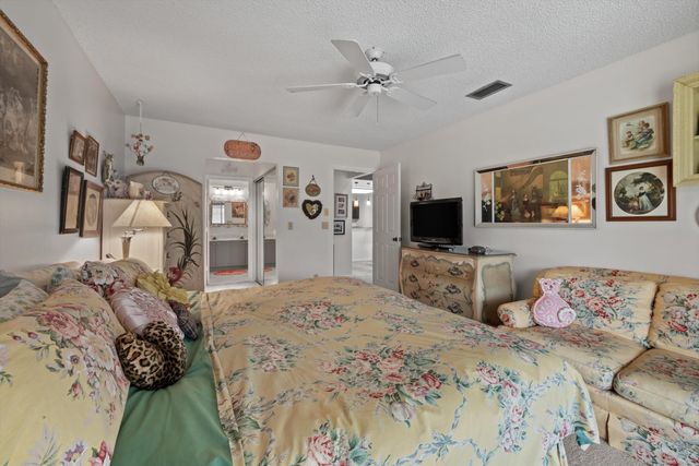 912 NE Sandalwood Place, Jensen Beach, FL 34957