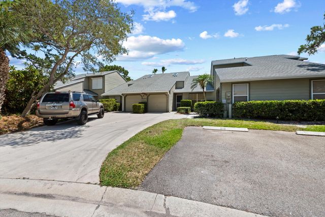912 NE Sandalwood Place, Jensen Beach, FL 34957