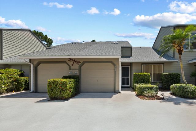 912 NE Sandalwood Place, Jensen Beach, FL 34957