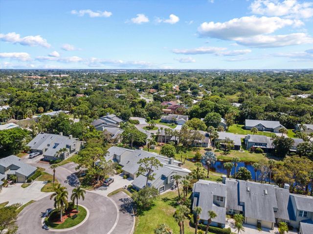 912 NE Sandalwood Place, Jensen Beach, FL 34957