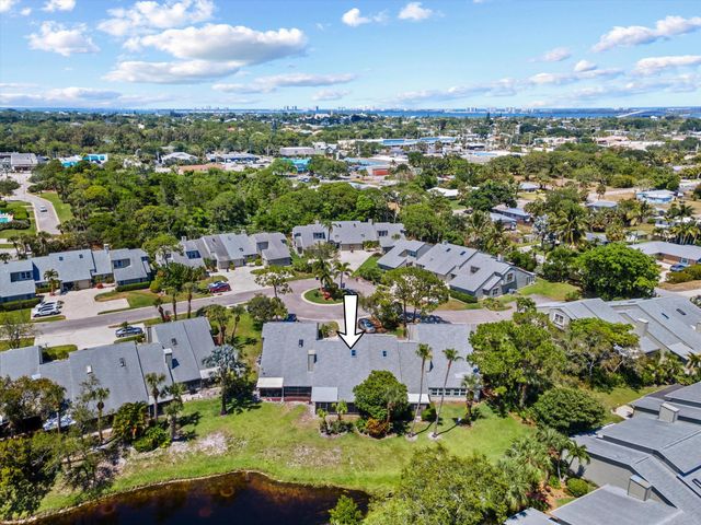 912 NE Sandalwood Place, Jensen Beach, FL 34957