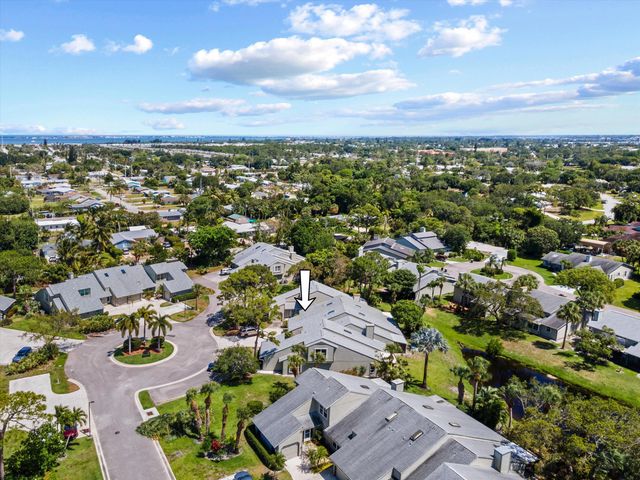 912 NE Sandalwood Place, Jensen Beach, FL 34957