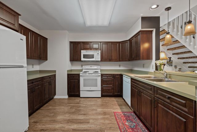 912 NE Sandalwood Place, Jensen Beach, FL 34957