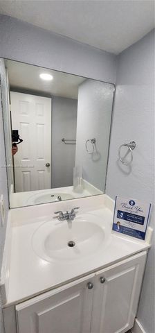 9405 SW 76th St Y32, Miami, FL 33173