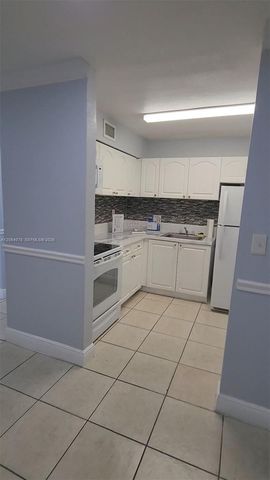 9405 SW 76th St Y32, Miami, FL 33173