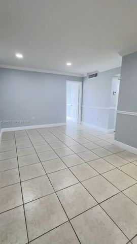 9405 SW 76th St Y32, Miami, FL 33173