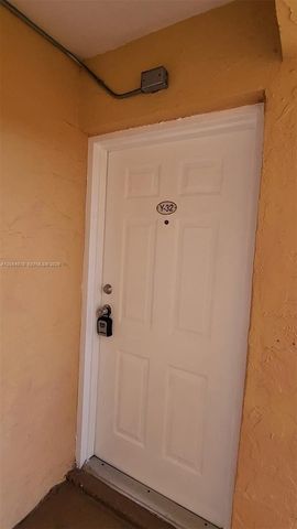 9405 SW 76th St Y32, Miami, FL 33173
