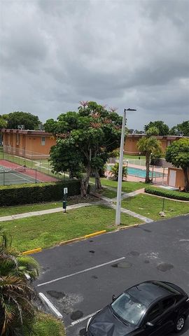 9405 SW 76th St Y32, Miami, FL 33173