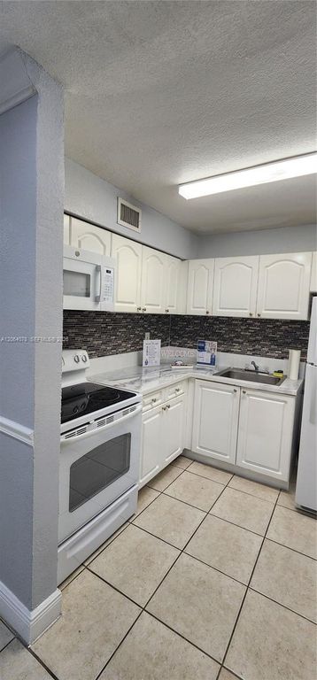 9405 SW 76th St Y32, Miami, FL 33173
