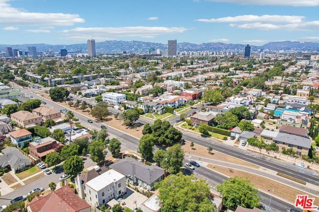 5218 San Vicente Boulevard, Los Angeles, CA 90019