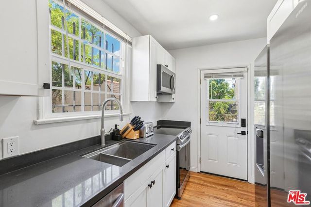 5218 San Vicente Boulevard, Los Angeles, CA 90019