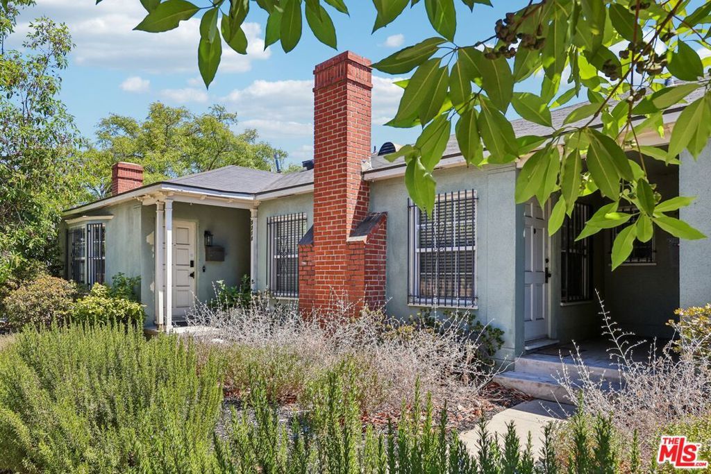 Image 1 of property listing at 5218 San Vicente Boulevard, Los Angeles, CA 90019
