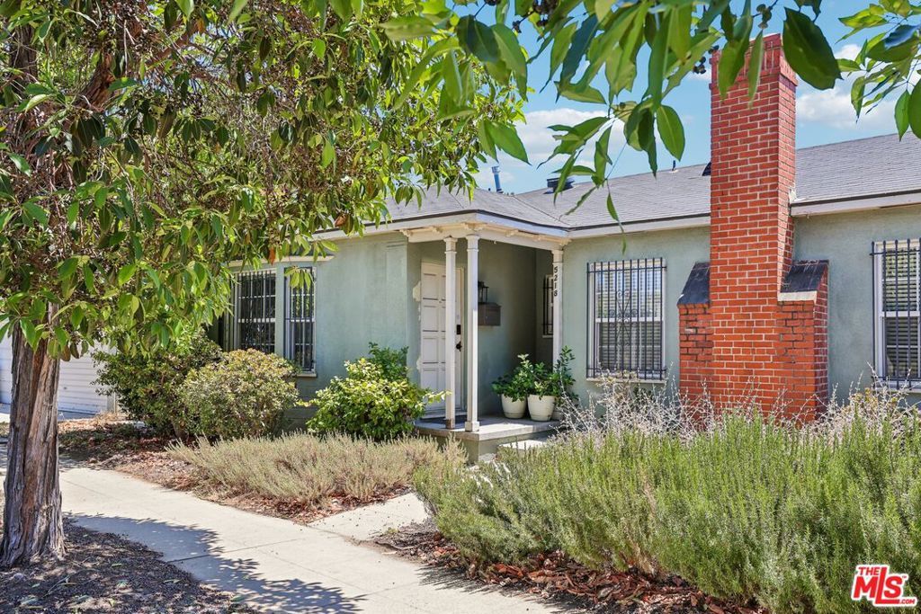 Image 2 of property listing at 5218 San Vicente Boulevard, Los Angeles, CA 90019
