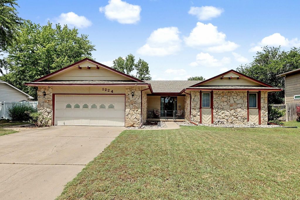 1224 N Armstrong Ct., Derby, KS 67037