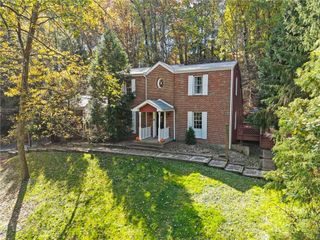 525 Arcadia Drive, Mccandless, PA 15237