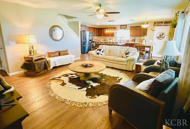 1450 W Ambassador Way, Hanford, CA 93230