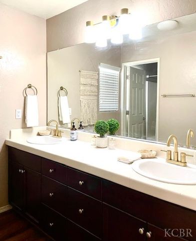 1450 W Ambassador Way, Hanford, CA 93230