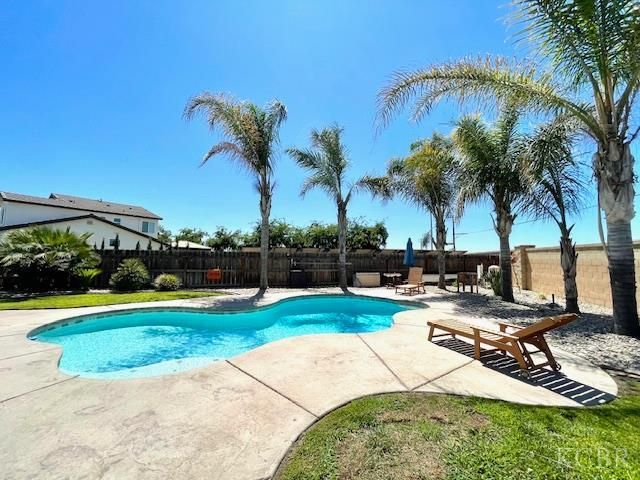 1450 W Ambassador Way, Hanford, CA 93230