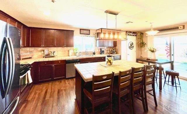 1450 W Ambassador Way, Hanford, CA 93230