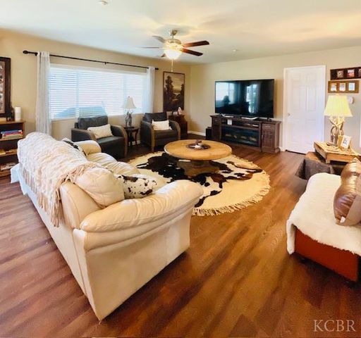 1450 W Ambassador Way, Hanford, CA 93230