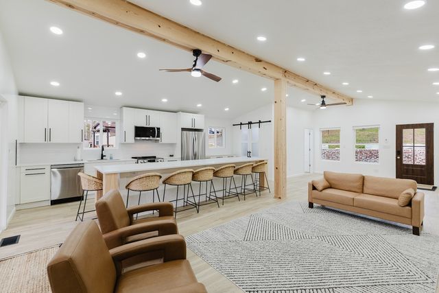 2930 Egyptian Hills Drive, Creal Springs, IL 62922