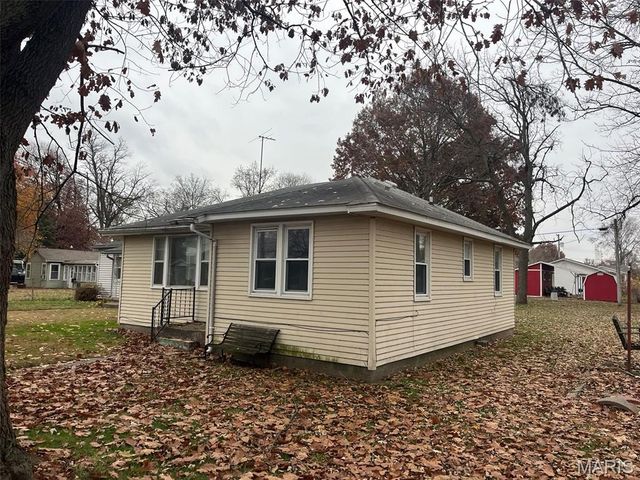 102 E 4th Street, Hartford, IL 62048