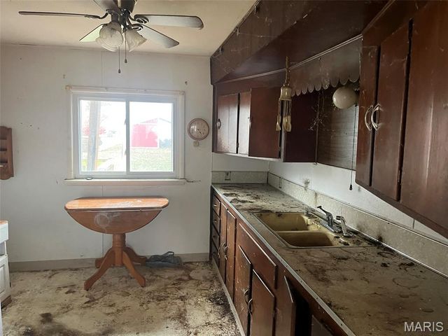 102 E 4th Street, Hartford, IL 62048