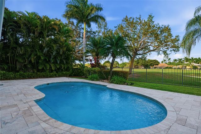 2527 Montclaire Circle, Weston, FL 33327