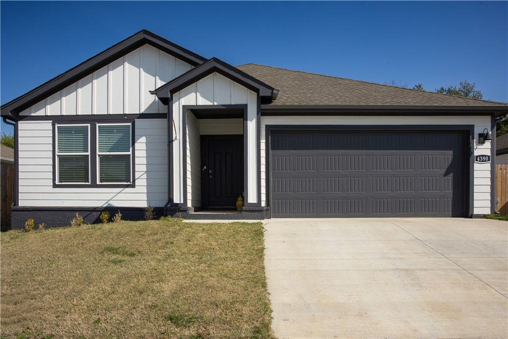 4390 Glacier Street, Fayetteville, AR 72704