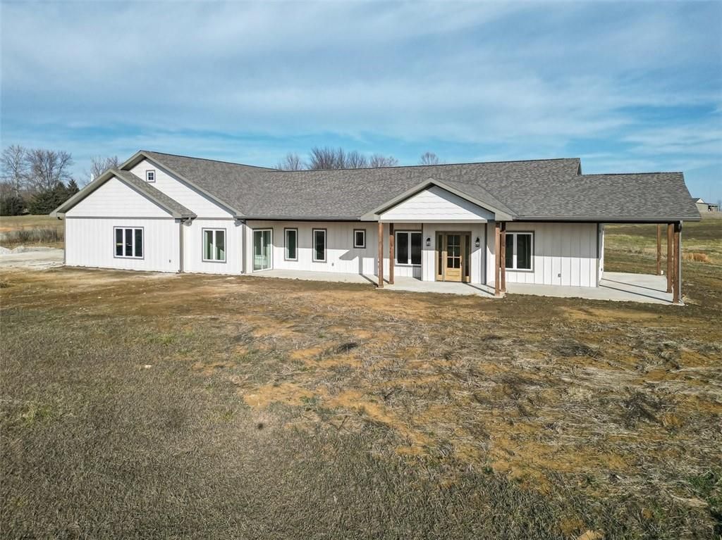 12314 222nd Street, Linwood, KS 66052