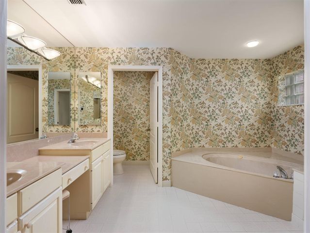 109 Golfview Court, Palm Beach Gardens, FL 33418