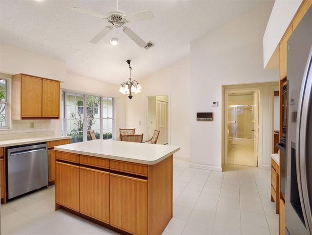 109 Golfview Court, Palm Beach Gardens, FL 33418