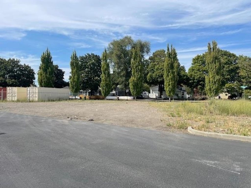 5615 TRENT St, Spokane, WA 99206 photo 5