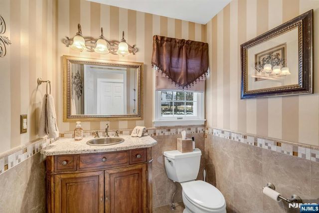 35 Malcolm Place, Mahwah, NJ 07430