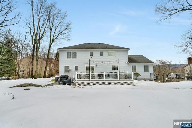 35 Malcolm Place, Mahwah, NJ 07430